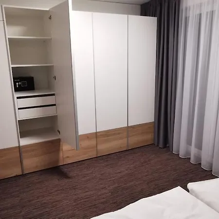 Na Slnecnych Jazerach V Senci *