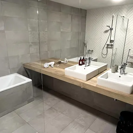 Na Slnecnych Jazerach V Senci *