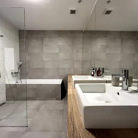 Apartment, - Free Parking Appartement