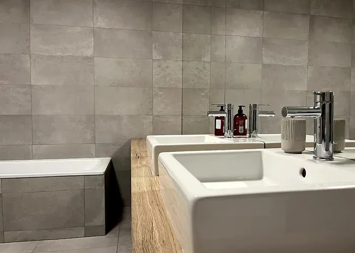 Na Slnecnych Jazerach V Senci Daire *