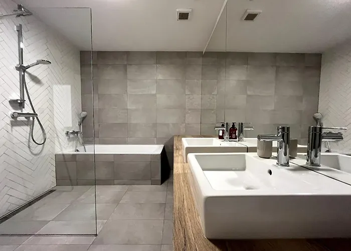 Na Slnecnych Jazerach V Senci Daire